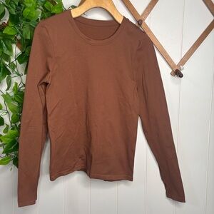 OQQ Women’s Medium Long Sleeve Crewneck Top Brown